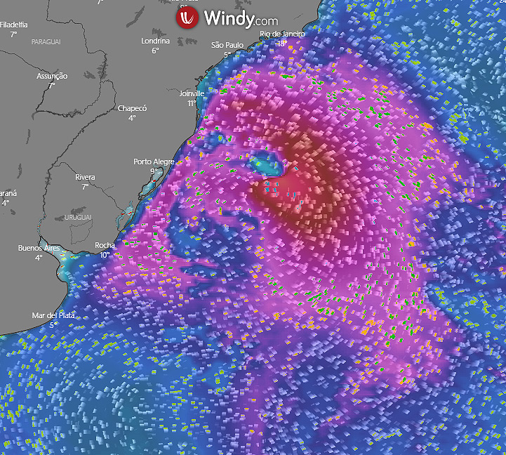 Mapa mostra a projeção dos swells provocados pela atuação de Raoni em alto mar. Crédito: WINDY 
