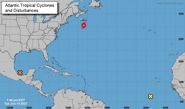 NHC monitora uma possível tempestade em formação na Baía de Campeche nesta terça-feira. A chance é de 40% do sistema evoluir para uma tempestade tropical. Crédito: NHC