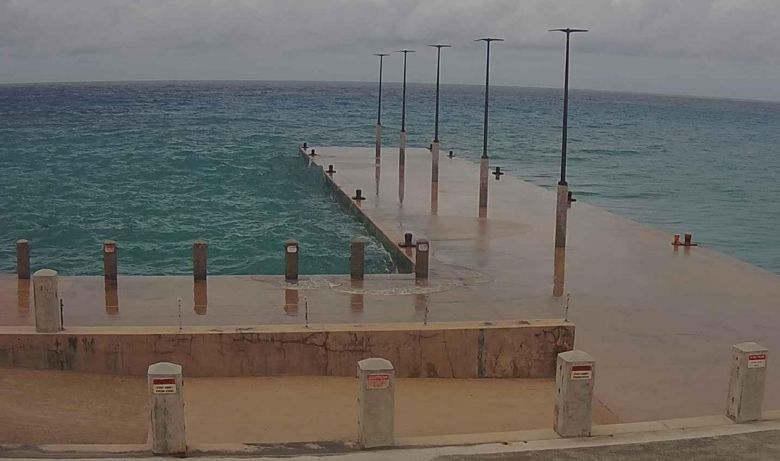Muita chuva nas Ilhas Cayman na tarde desta sexta-feira com a passagem do furacão Ida. Crédito: Imagem obtida por webcam Autoridade Portuária das Ilhas Cayman/WINDY