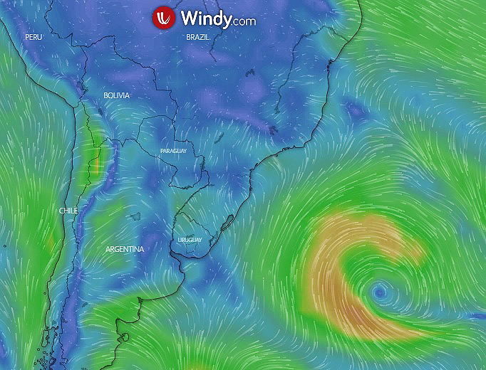 A circulação dos ventos do novo ciclone extratropical está influenciado áreas sobre o mar, entre o Sul e Sudeste do Brasil. Crédito: WINDY