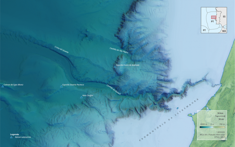 Mapa mostra a formação subaquática na costa da Nazaré, onde está o Canhão de Nazaré, uma falha profunda que impulsiona a formação das grandes ondas na região. Crédito: Rúdisicyon/Wikipedia 