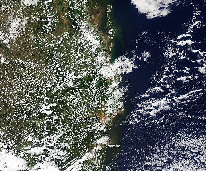 Imagem de satélite capturada pelo Aqua da NASA em 2 de março revela áreas totalmente inundadas na costa leste da Austrália. Crédito: NASA 