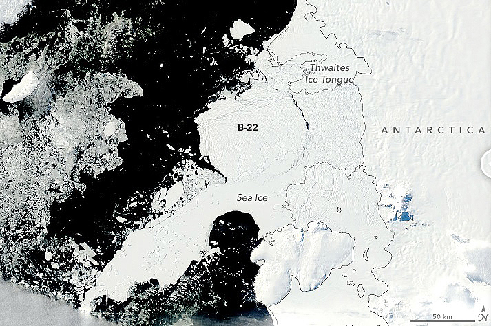 Imagem de sat�lite mostra o iceberg B22 no dia 6 de mar�o de 2002 e a fenda de ruptura na Gelereira de Thwaites, na Ant�rtida. Cr�dito: NASA