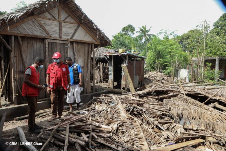 Destrui��o provocada por Batsirai no fim de semana. Equipes da Cruz Vermelha ajudam os desabrigados. Cr�dito: Cruz Vermelha/@IFRC�frica