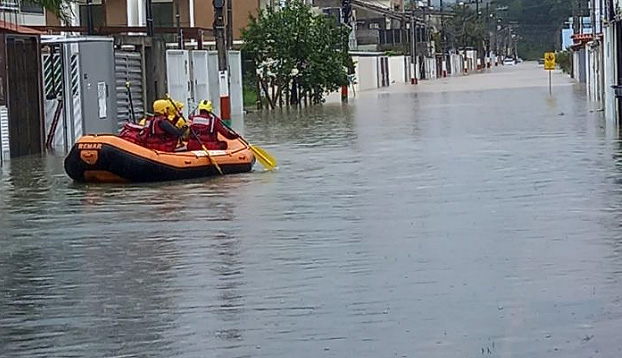 A prefeitura de Cambori decretou situao de emergncia na segunda-feira e tem mais da metade da cidade inundada. Crdito: divulgao redes sociais 