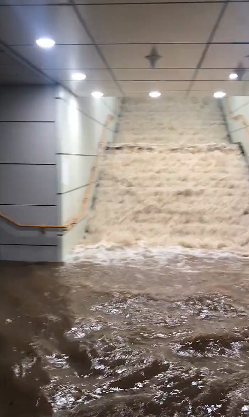Inunda��o em Seul foi resultado da maior chuva em 80 anos na capital. Cr�dito: Imagem divulgada em Redes Sociais 