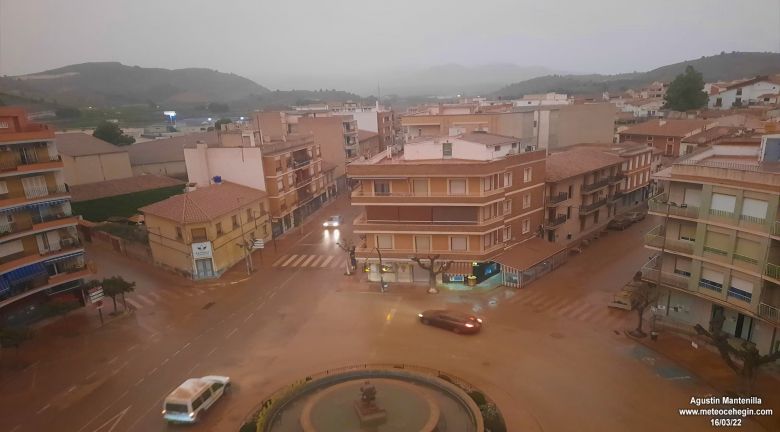 Plaza del Apargatero, em Múrcia, cheia de lama após chuva forte. Crédito: Divulgação twitter @AEMET Murcia 