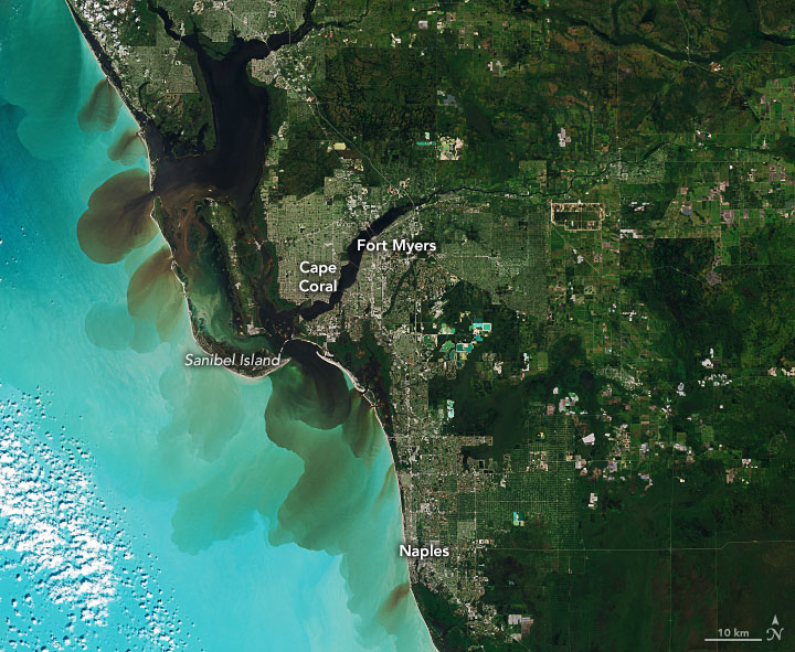 Imagem detalhada da costa sudoeste da Flrida onde aconteceram mars de tempestade capturada pelo Sentinel-2 no dia 30. Crdito: ESA