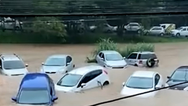 Temporal que come�ou no meio da tarde acumulou mais de 200 mm em Petr�polis nesta ter�a-feira. Cr�dito: Reprodu��o Redes Sociais