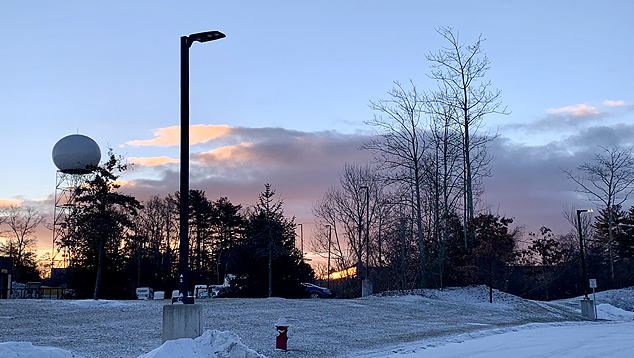 Amanhecer em Boston, onde o frio aumentou muito com a chegada do ar gelado do �rtico. Cr�dito: Divulga��o twitter @NWSBoston 