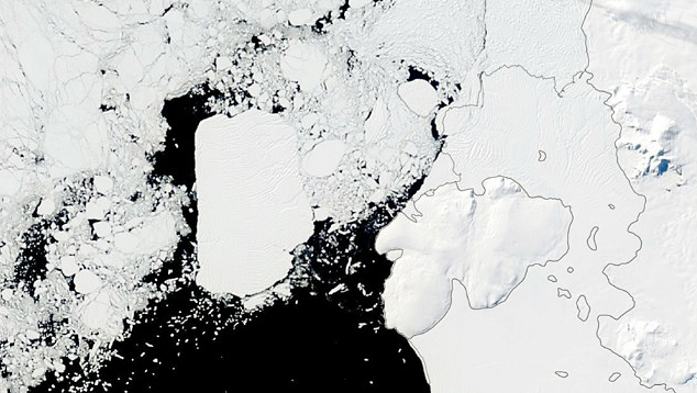 Detalhe do iceberg B22 após 20 anos do seu nascimento a partir da Geleira de Thwaites, na Antártida Ocidental. Crédito: NASA