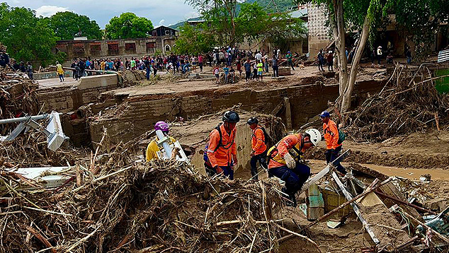 Tempestade Julia provoca grande deslizamento na cidade de Las Tejer�as, Aragua, Venezuela. Dezenas de pessoas est�o desaparecidas. Cr�dito: Divulga��o pelo twitter @Minhvi Oficial