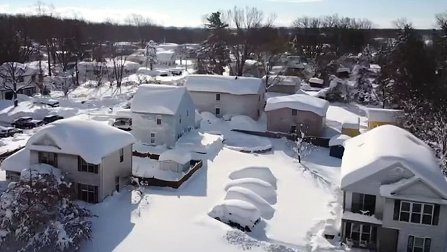 Imagem feita por Drone da cidade de Buffalo, s margens do Lago Erie, em Nova Iorque aps as nevascas do fim de semana. Crdito: Divulgao pelo twitter @weather buffalo