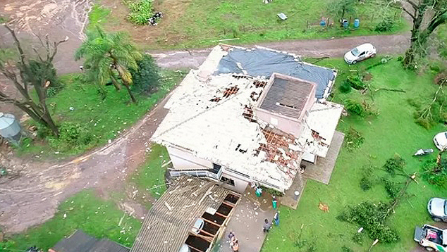 Estragos em Concrdia, no oeste de Santa Catarina, causados pela passagem de um tornado no dia 22 de junho. Crdito: Defesa Civil de SC