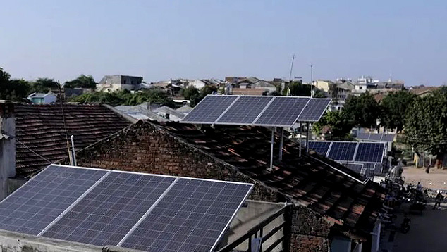 1300 painis solares foram instalados na vila Modhera, no estado de Gujarat, e abastecem todos os moradores. Crdito: Divulgao ONU