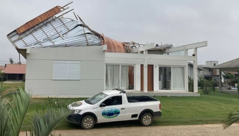 A chegada de uma frente fria, que est� associada ao ciclone bomba no oceano, provocou vendavais em Santa Catarina na quinta-feira. Cr�dito: Divulga��o Defesa Civil de SC. 