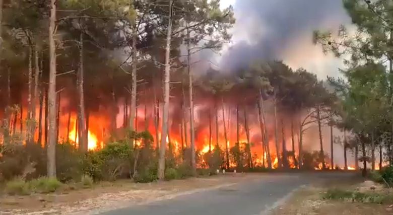 Reprodução de imagem de incêndio devastador em Gironde, área fortemente atingida pelo fogo esta semana. Crédito: Divulgação pelo twitter @Meteovilles/@Bleu Gironde