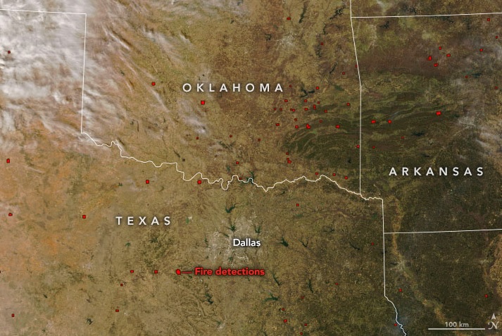 Imagem de sat�lite capturada pelo Aqua, da NASA, no dia 20 de mar�o, mostra pontos de calor que indicam os diversos focos de inc�ndios espalhados pelas plan�cies do sul dos Estados Unidos.
