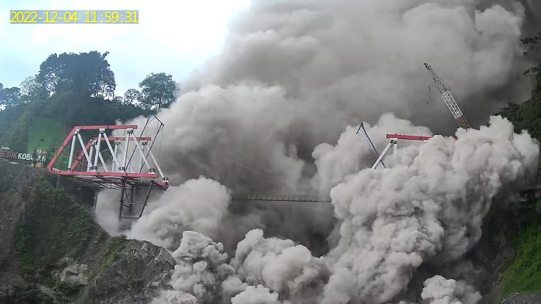Densa nuvem de cinzas se espalhou durante erupo vulcnica do Semeru no domingo. Crdito: Divulgao pelo twitter @BNPB Indonesia 