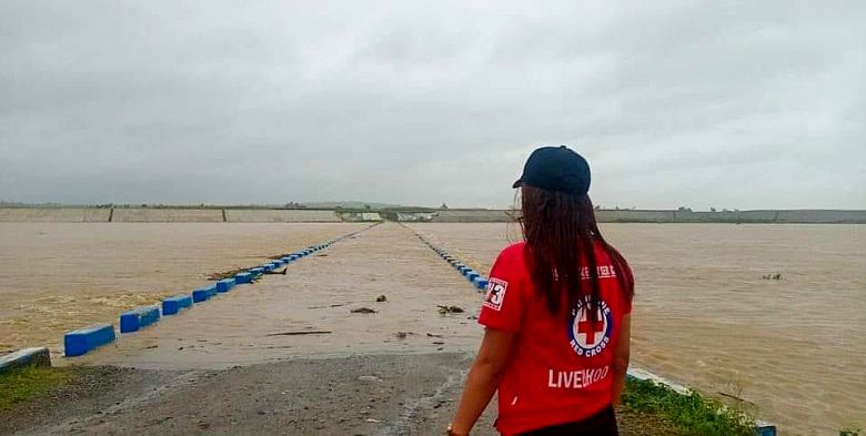Volunt�rios da Cruz Vermelha est�o na prov�ncia de Isabela, afetada pelo tuf�o Florita, para a distribui��o dos kits de emerg�ncia. Cr�dito: Cruz Vermelha/Twitter @philredcross 