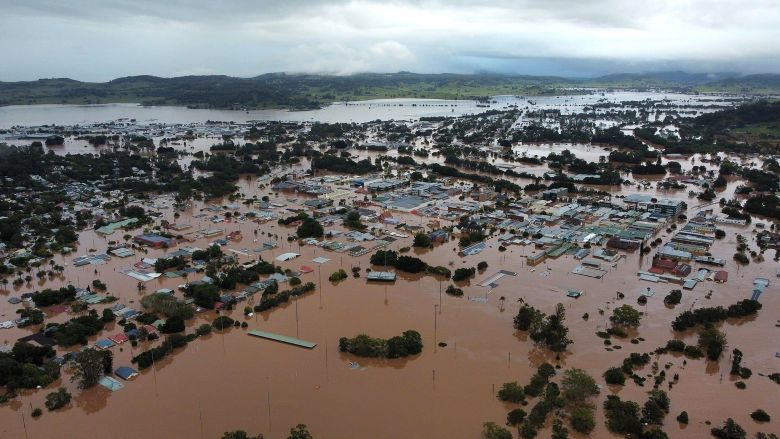 Lismore, em Nova Gales do Sul, � uma das �reas mais impactadas pelas inunda��es devastadoras dos �ltimos dias na Austr�lia. Cr�dito: Imagens por drone GRegueira, divulga��o pelo twitter @Korra Ryan