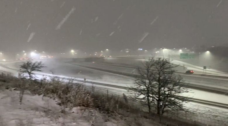 Vias e rodovias esto cobertas por neve em amplas reas do territrio norte-americano. Crdito: Michigan/Divulgao pelo twitter @ChaudharyParvez 