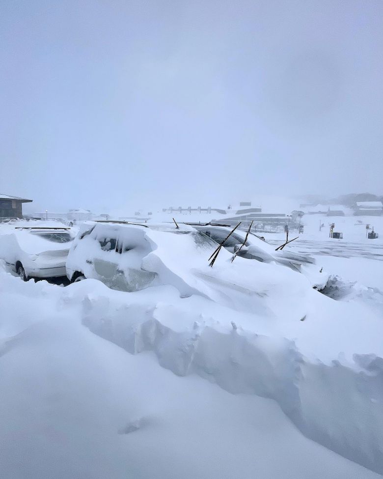 Neve foi surpreendente na virada de maio para junho na esta��o de esqui Perisher, no sul da Austr�lia. Cr�dito: Divulga��o facebook PerisherResort 