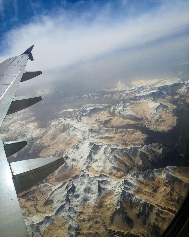 Imagem a�rea dos Pirineus franceses pintados de marrom pela poeira do Saara esta semana. Fen�meno foi considerado excepcional por sua extens�o e dura��o. Cr�dito: Imagem divulgada pelo twitter @meteoestrela  