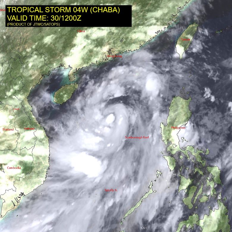 Imagem de sat�lite mostra a tempestade tropical Chaba sobre o mar sul da China. A tormenta deve evoluir para um tuf�o antes de chegar ao continente. Cr�dito: JTWC/SATOPS