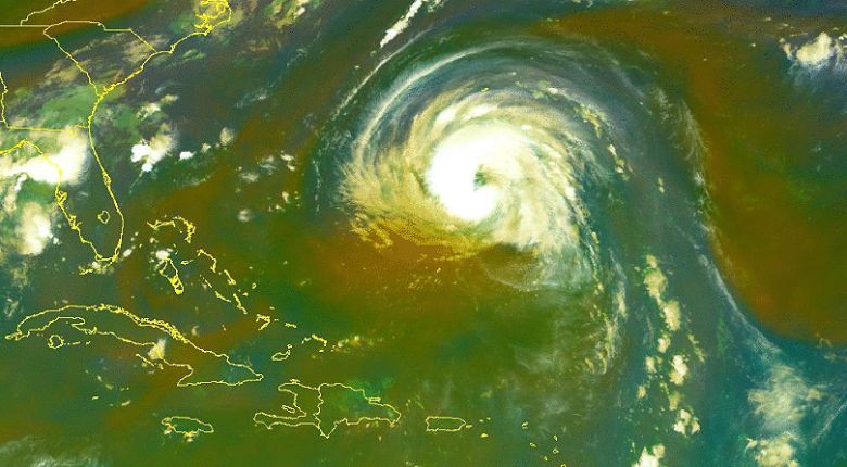 Imagem de satlite mostra o furaco Earl localizado ao sul das Bermudas nesta quinta-feira, dia 8. Crdito: NOAA