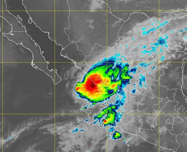 Imagem de satlite mostra o centro do furaco Orlene muito prximo  costa sudoeste do Mxico na manh do dia 3 de outubro. Crdito: NOAA