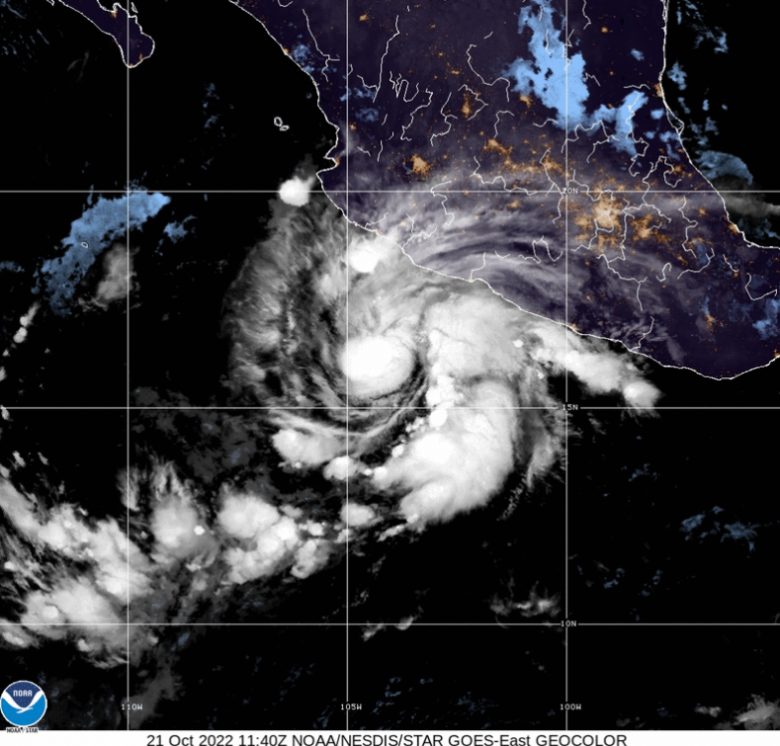 Imagem de sat�lite do dia 21 mostra as nuvens da tempestade Roslyn se expandindo sobre a costa oeste do M�xico. Cr�dito: NOAA