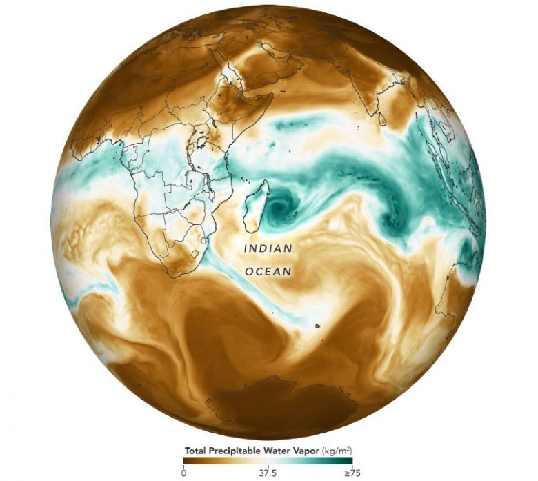 Imagem derivada de modelo meteorol�gico utilizando dados de sat�lite indica as regi�es de atua��o de Batsirai, com maior quantidade de vapor de �gua, onde a chuva pode ser excessiva, no dia 4 de fevereiro. Cr�dito: NASA 