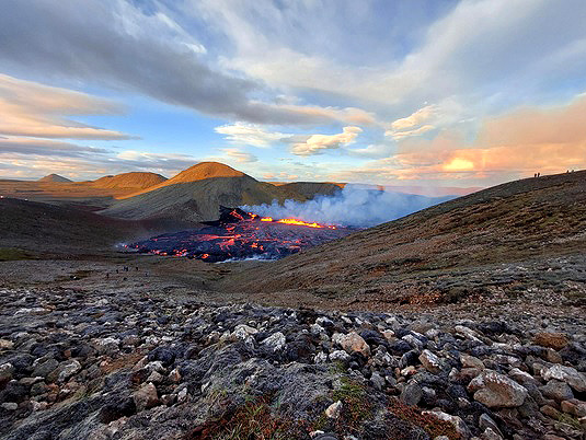 Vulcão na Península de Reykjanes, na Islândia, está em atividade desde 3 de agosto. Crédito: Icelandic Met Office/Halldór Bjornsson 
