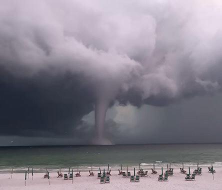 Espetacular tromba d água é flagrada na costa da Flórida
