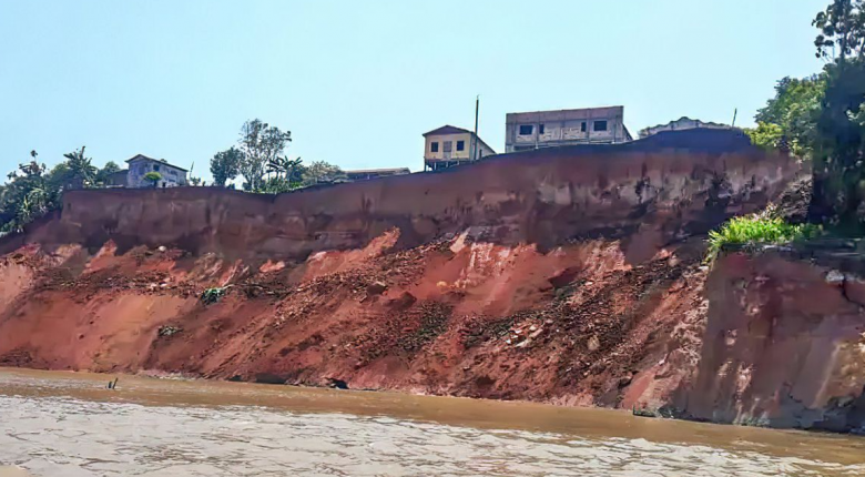 Margens do rio que corta Beruri revelam parte da eroso. Crdito: Prefeitura de Beruri 