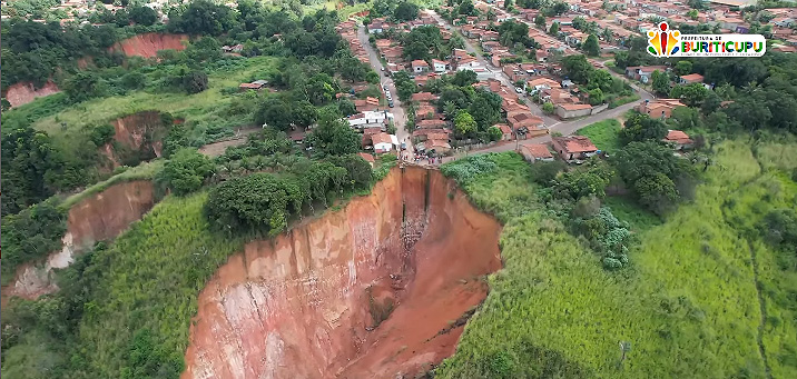 Fenmeno geolgico vooroca est ameaando o municpio de Buriticupu, no Maranho, a desaparecer. Crdito: Reproduo Instagram @prefeituraburiticupu