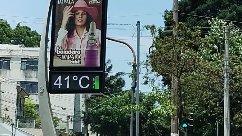 Termômetro de rua marcou 41°C na avenida Sena Madureira, zona sul da capital paulista, na tarde de sábado. Crédito: Painel Global