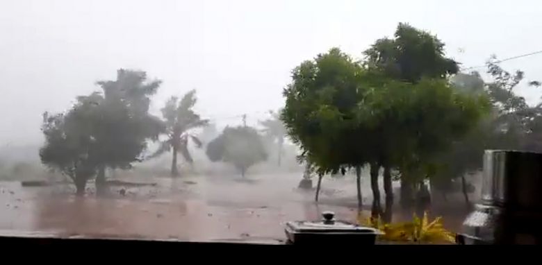 Moambique registrou dias de chuva torrencial com a passagem de Freddy. Crdito: Divulgao pelo twitter @sawalifsway, foto Pedro Moaine 