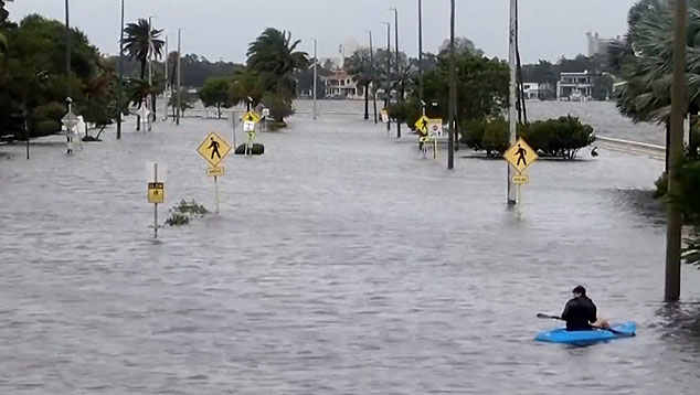 Idalia provocou enormes inundaes na costa oeste da Flrida durante sua passagem dia 30. Crdito: Tampa/divulgao via twitter @VozdeAmerica