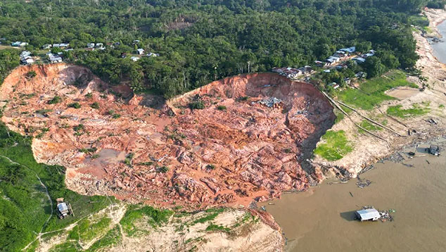 Vista do que sobrou da Vila de Arum, em Beruri, no Amazonas, aps grave eroso ocorrida em 30 de setembro. Crdito: Divulgao/Prefeitura de Beruri