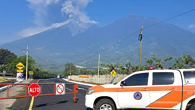 O centro de desastres CONRED na Guatemala faz o monitoramento do Vulco de Fogo e orienta a evacuao dos moradores. Crdito: CONRED 