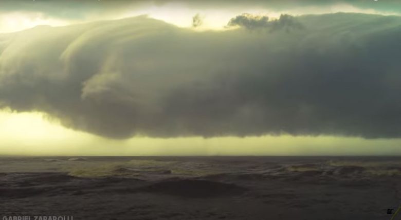 Uma extensa linha de tempestade pode ser vista sobre o mar em Torres, no litoral norte gacho, em 11 de novembro. Crdito: Gabriel Zaparolli/@gabriel zapa
