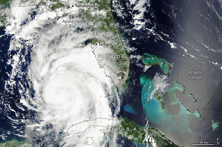 Imagem de satélite mostra o grande furacão Idalia próximo à costa leste da Flórida em 29 de agosto de 2023. Crédito: Earth Observatory/NASA