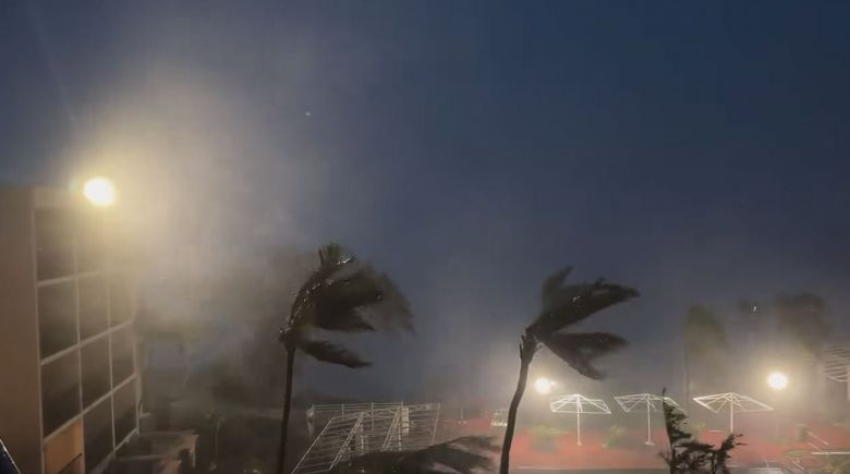 Super tufo Mawar teve ventos acima de 240 km/h antes de tocar o solo da ilha Guam. Crdito: Divulgao via twitter @EarthUncutTV 