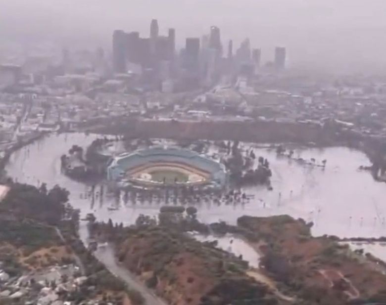 Ruas em Los Angeles tambm sofreram inundaes. Crdito: Divulgao via twitter @Worldsource24