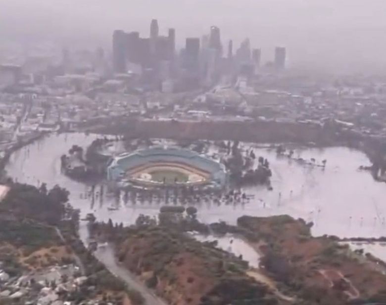 Ruas em Los Angeles tamb�m sofreram inunda��es. Cr�dito: Divulga��o via twitter @Worldsource24