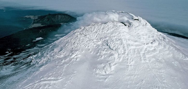 Imagem ilustrativa do Monte Michael, na Ilha Saunders, no extremo sul do Atlntico Sul. Crdito: Divulgao Pete Bucktrout/British Antarctic Survey (BAS)