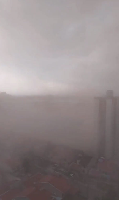 Tempestade de areia  registrada em Manaus na tarde do domingo. Crdito: Divulgao via twitter @Liincolnribeiro/reproduo redes sociais