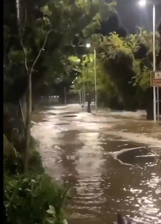 Transbordamento do Guaba provoca inundaes na Grande Porto Alegre. Imagem da madrugada do dia 14. Crdito: reproduo redes sociais/@portoalegre24h